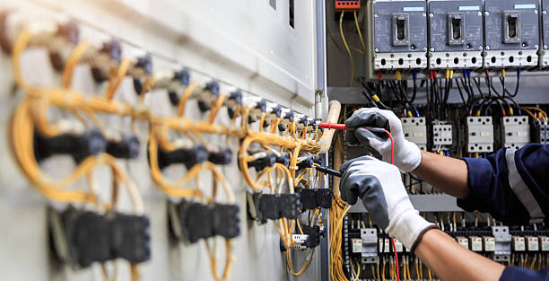 Professional Electrician technician working in Arapahoe, WY